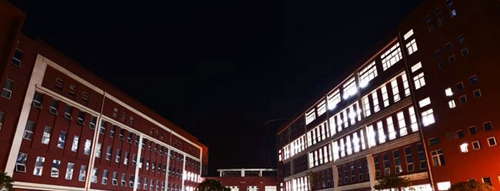 銅仁幼兒師范高等專科學(xué)校教學(xué)樓夜景