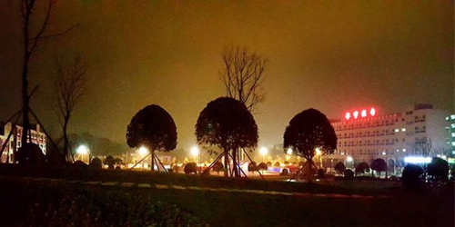 畢節(jié)醫(yī)學(xué)高等專科學(xué)校校園夜景一角
