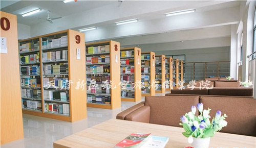 天府新區(qū)航空旅游職業(yè)學(xué)院圖書館閱覽室
