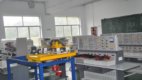 貴州電子科技職業(yè)學(xué)院電工電子實訓(xùn)室