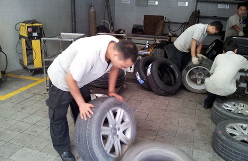 貴州電子科技職業(yè)學(xué)院汽車應(yīng)用系實訓(xùn)室照片3