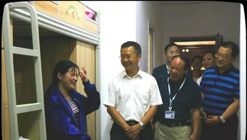 貴州健康職業(yè)學(xué)院走訪寢室