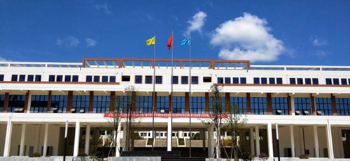 貴州經(jīng)貿(mào)職業(yè)技術(shù)學(xué)院升旗臺(tái)