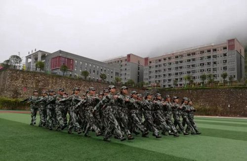 六盤水幼兒師范高等專科學(xué)校隊(duì)列訓(xùn)練