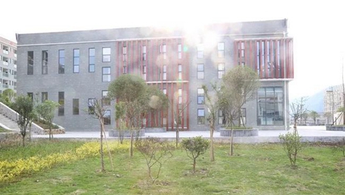 六盤水幼兒師范高等專科學(xué)校校園一角