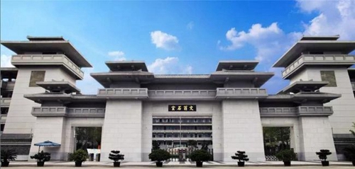 成都石室中學(xué)北湖校區(qū)校門(mén)