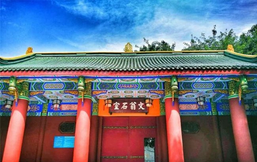 成都石室中學(xué)校園大門(mén)