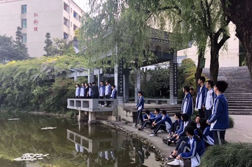 四川省中江中學(xué)校校園風(fēng)光1