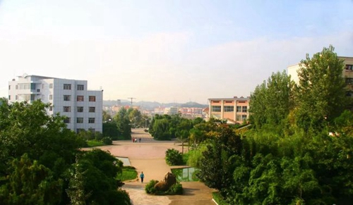 四川省中江中學(xué)校校園風(fēng)光2