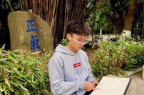 四川省中江中學(xué)校校園一角