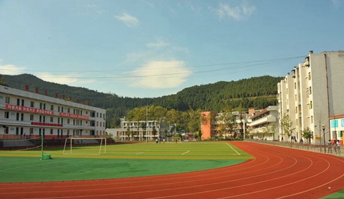 四川省鹽亭中學運動場全景