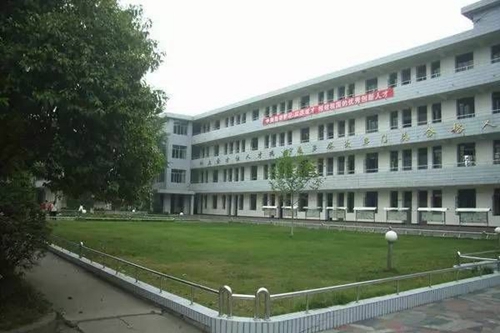 四川省德陽中學(xué)校教學(xué)樓