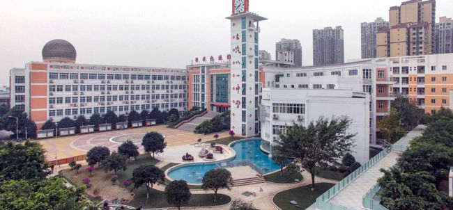 四川省東汽八一中學校園景色