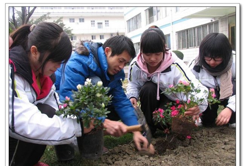 成都市鹽道街外語學(xué)校植樹系列活動(dòng)