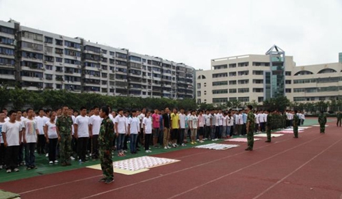 遂寧中學新生軍訓