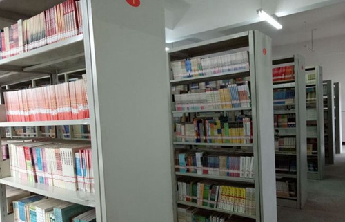 四川省蒼溪實驗中學校藏書室