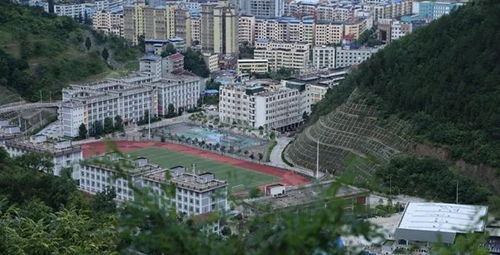 四川省廣元市朝天中學(xué)校園全景
