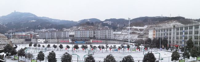 四川省廣元市朝天中學校園雪景