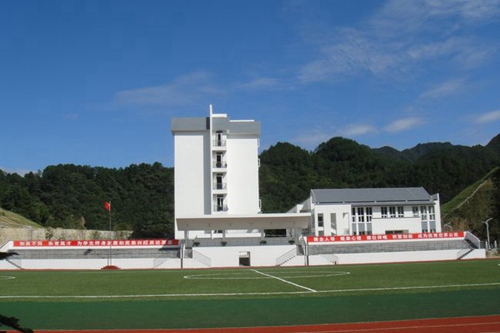 四川省青川中學(xué)校運(yùn)動(dòng)場