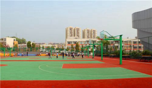蓬溪中學(xué)操場(chǎng)