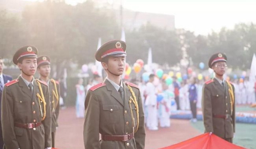 成都七中八一學(xué)校國(guó)旗班成員