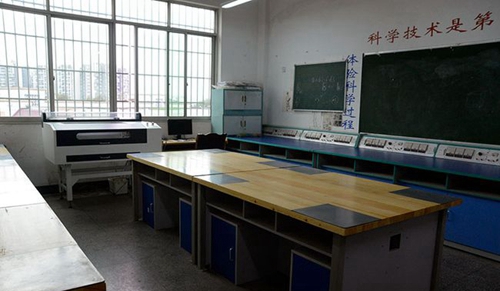 成都市中和中學(xué)通用技術(shù)室4