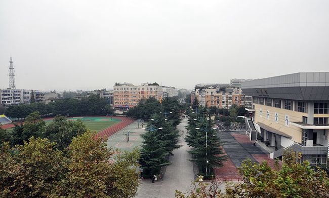 成都市中和中學(xué)運(yùn)動(dòng)場(chǎng)