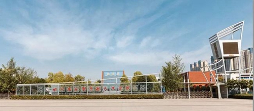 四川省成都市航天中學(xué)校校門(mén)