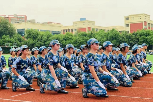 成都高新實驗中學(xué)隊列表演方隊