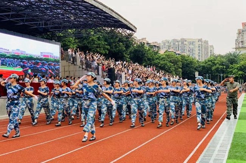 成都高新實驗中學(xué)軍訓(xùn)匯演