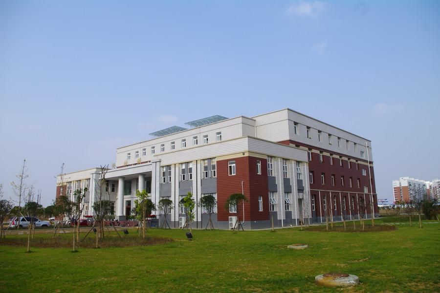2022年重慶初中畢業(yè)學護理好不好？女生學護理好不好？ 