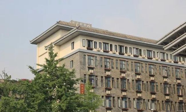 四川省成都市西北中學(xué)學(xué)費(fèi)、報(bào)名費(fèi)多少錢？宿舍樓