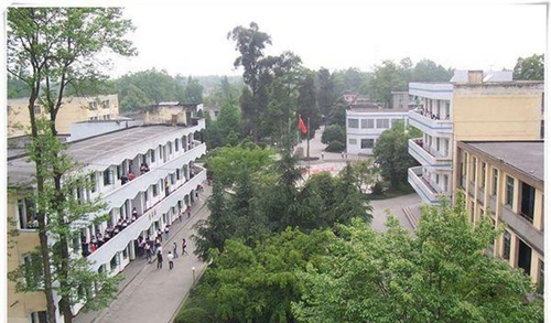 都江堰市八一聚源高級中學(xué)老四中俯瞰全景圖