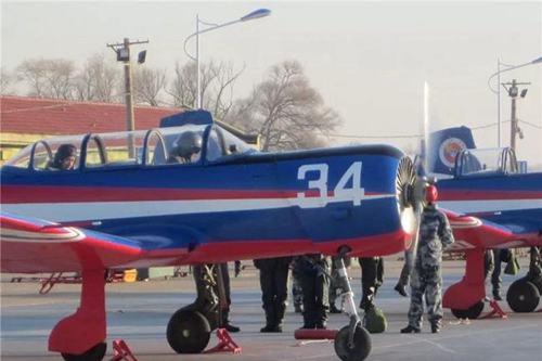 四川大學附屬中學(成都12中)空軍航空大學上機試飛