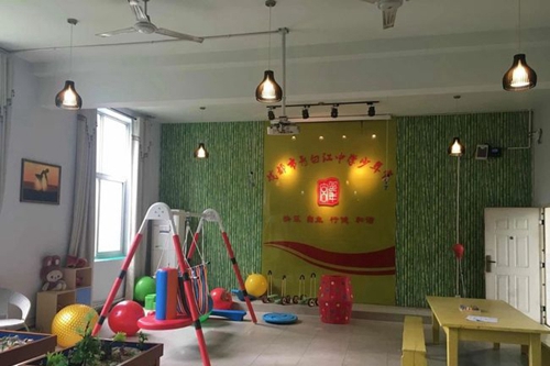 成都市青白江中學(xué)運(yùn)動(dòng)器械
