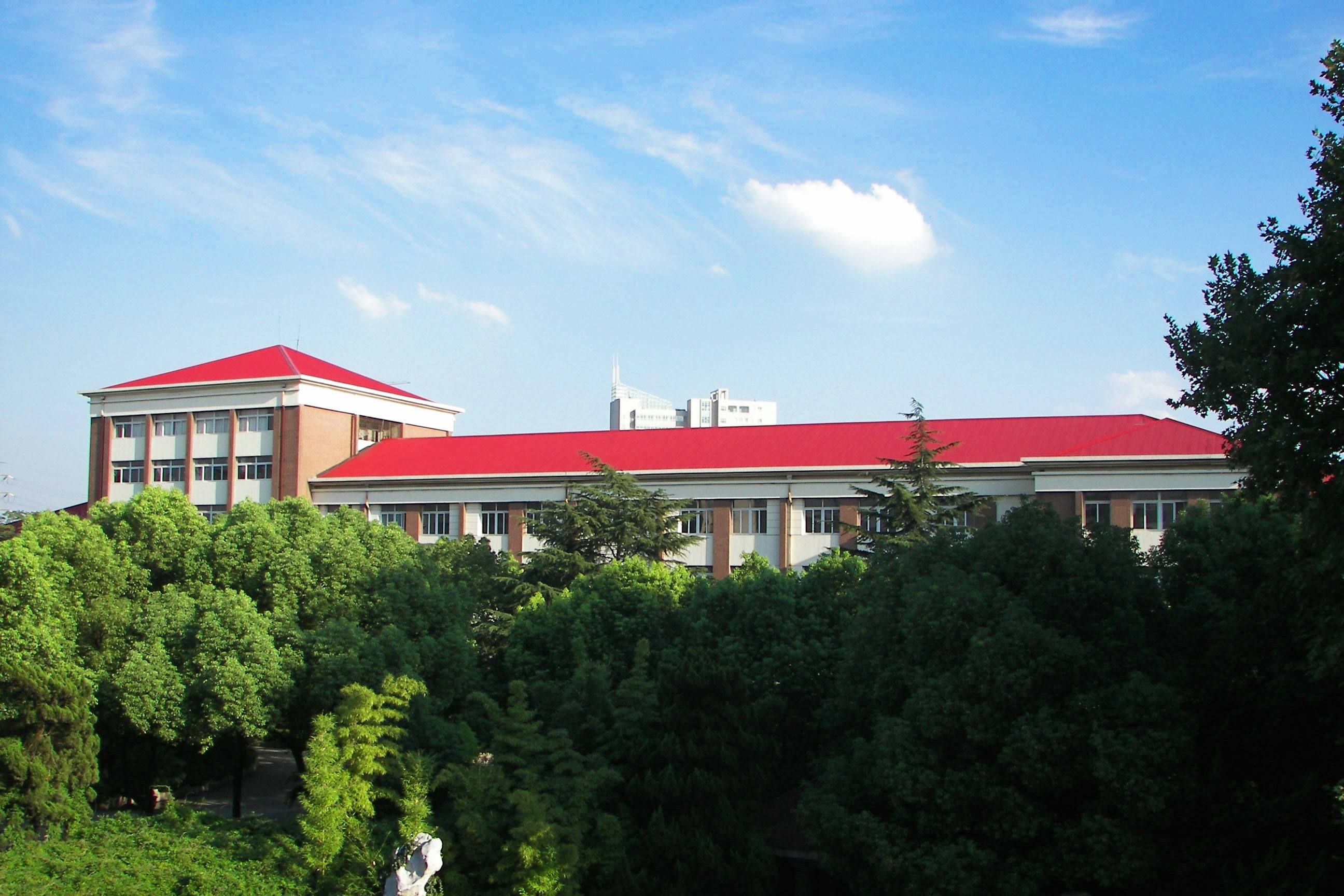 口腔醫(yī)學(xué)與臨床醫(yī)學(xué)就業(yè)前景2022年怎么樣，畢業(yè)后好不好找工作？