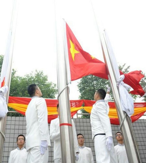 成都七中萬(wàn)達(dá)學(xué)校(國(guó)際部)升旗儀式