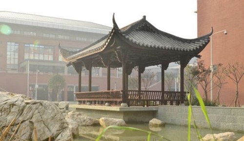 成都七中萬(wàn)達(dá)學(xué)校(國(guó)際部)亭臺(tái)水榭