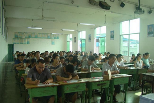 營(yíng)山縣小橋中學(xué)家長(zhǎng)會(huì)