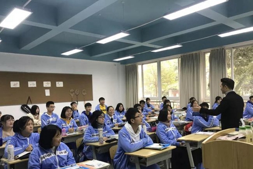 龍泉驛區(qū)新格林藝術(shù)高級中學(xué)文化課堂