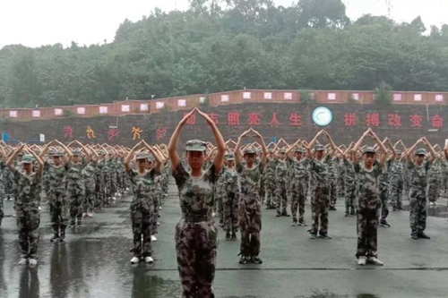 簡(jiǎn)陽(yáng)市石橋中學(xué)軍訓(xùn)結(jié)業(yè)表演3