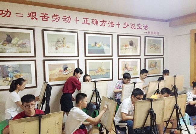成都大樹(shù)畫(huà)室學(xué)生課堂
