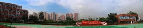 四川師范大學(xué)附屬中學(xué)外國語學(xué)校操場全貌
