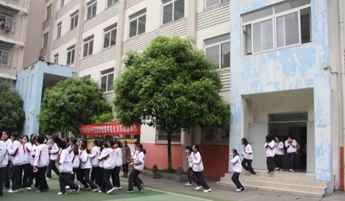 四川師范大學(xué)附屬中學(xué)外國語學(xué)校消防疏散演練2