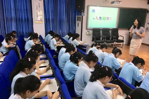 四川師范大學(xué)附屬中學(xué)外國語學(xué)校心理健康活動月3
