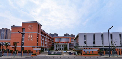四川省成都市第四十九中學(xué)校和美校區(qū)校門(mén)