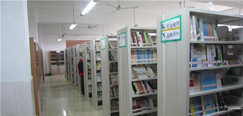 四川省成都市洛帶中學(xué)校圖書室、閱覽室