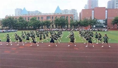 成都市第三十七中學(xué)校匕首操展示
