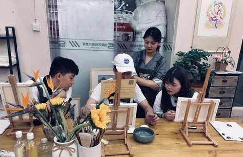 成都創(chuàng)美藝尚畫(huà)室畫(huà)室環(huán)境3