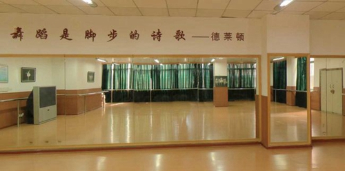 成都大學附屬中學形體房